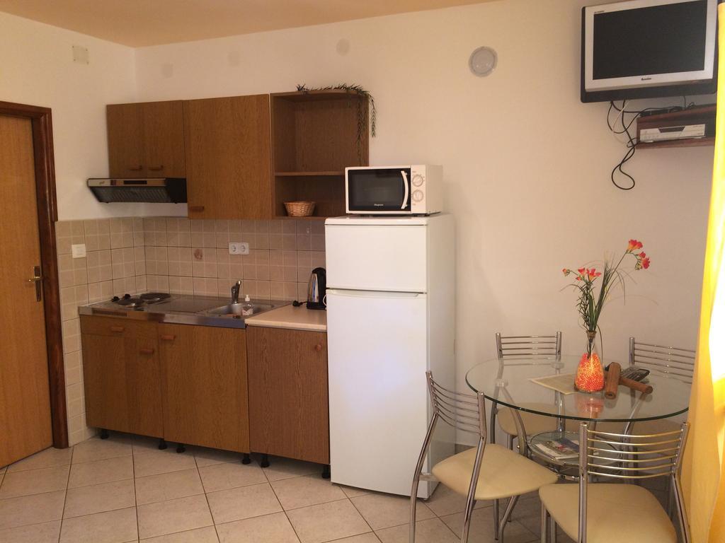 Apartment Kolundzic Novi Vinodolski Habitación foto