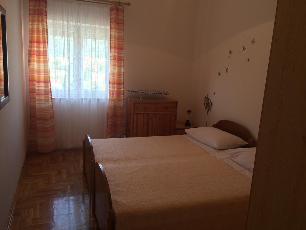Apartment Kolundzic Novi Vinodolski Habitación foto